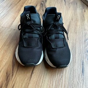 On Cloudnova size 7.5 used women sneaker in black
